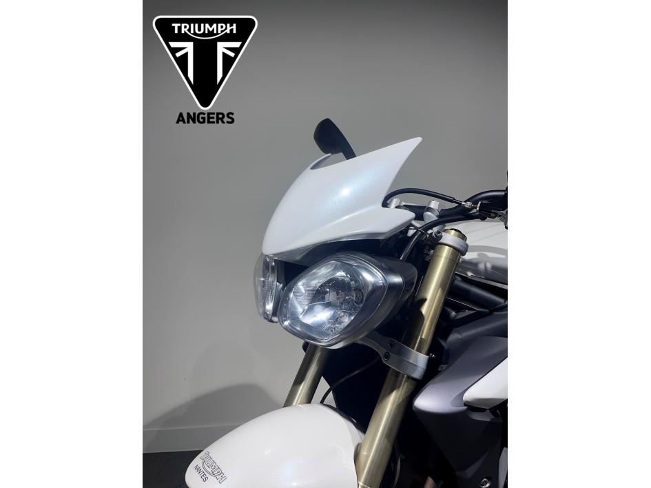TRIUMPH STREET TRIPLE 675