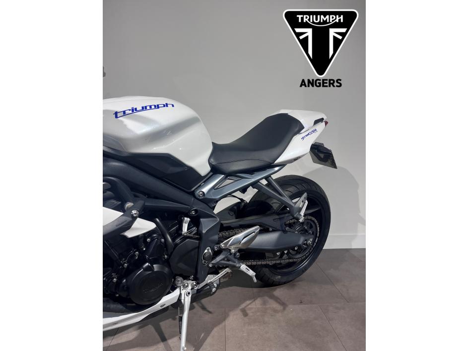TRIUMPH STREET TRIPLE 675