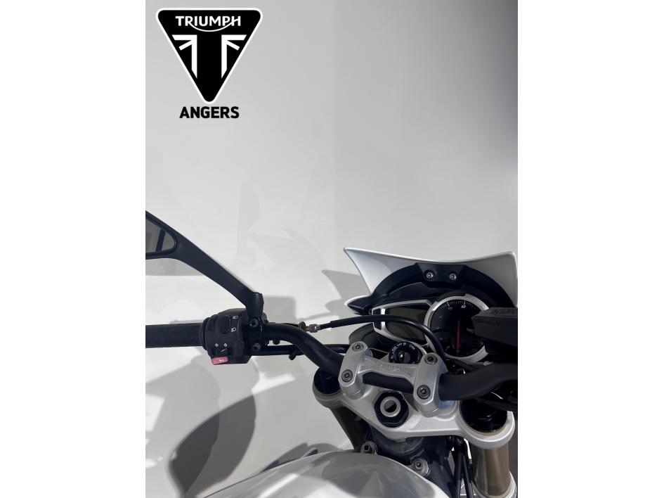 TRIUMPH STREET TRIPLE 675