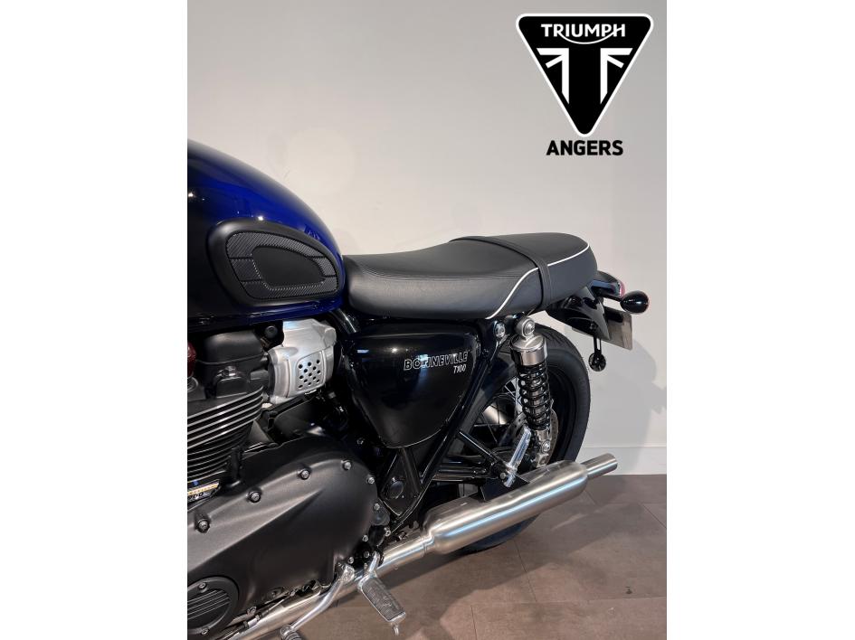 TRIUMPH BONNEVILLE T100 STEALTH EDITION