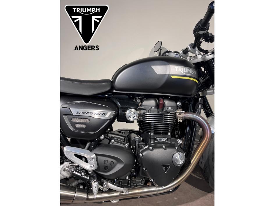 TRIUMPH SPEED TWIN 1200