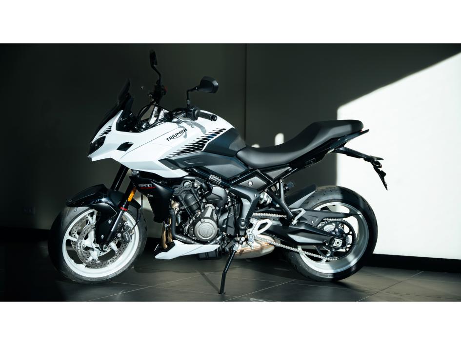 Tiger Sport 660 Black & White