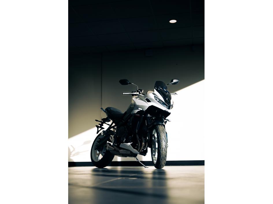 Tiger Sport 660 Black & White