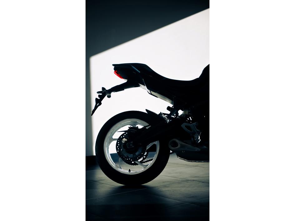 Tiger Sport 660 Black & White